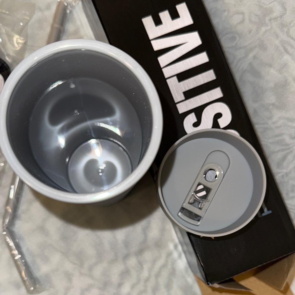 Hidden Agenda Tumbler + extras - Picture 2 of 9